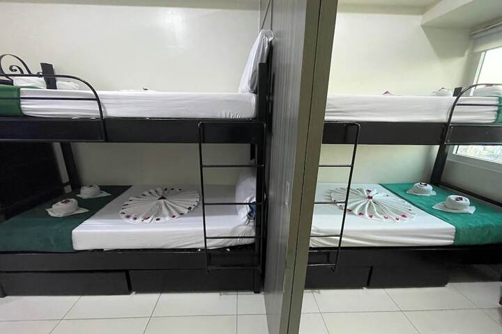 Room 25 of 216