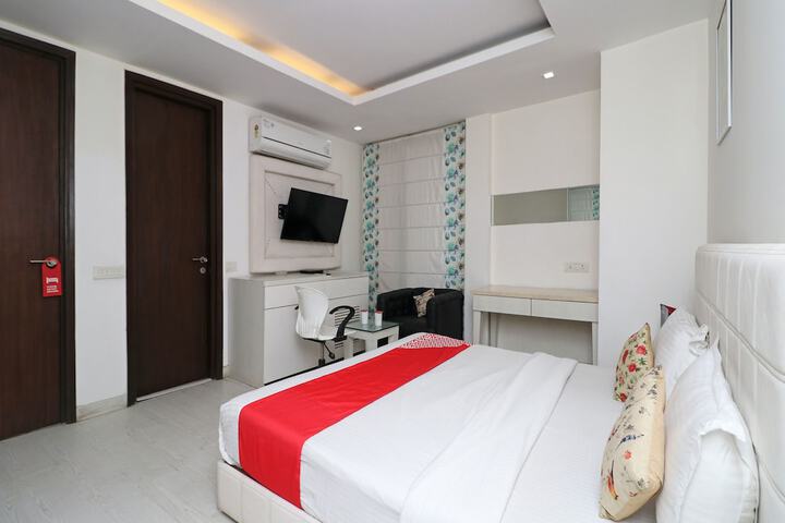 Room 13 of 20