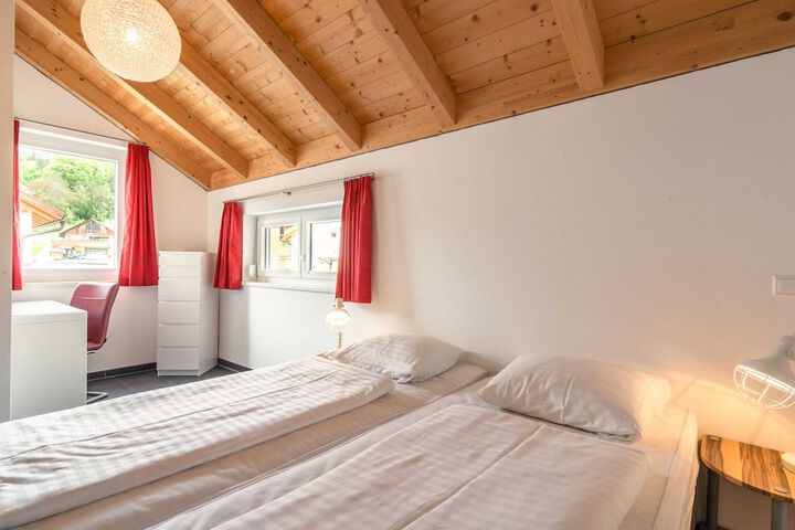 Room 2 of 39