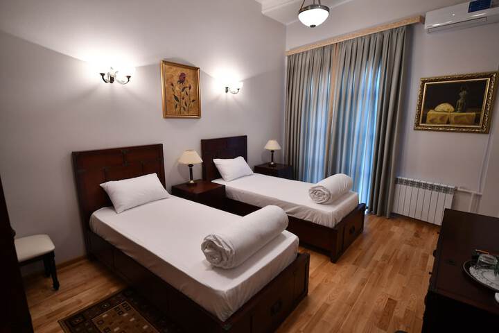 Room 7 of 29