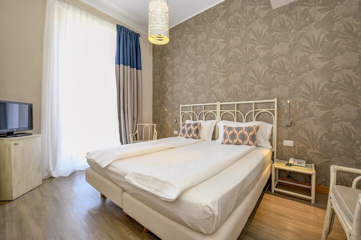 Room 36 of 164