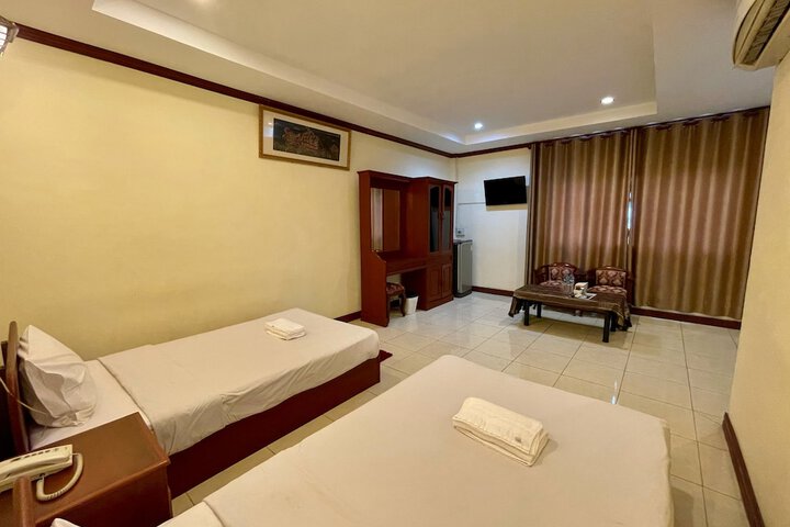 Room 7 of 24