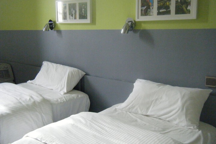 Room 25 of 44