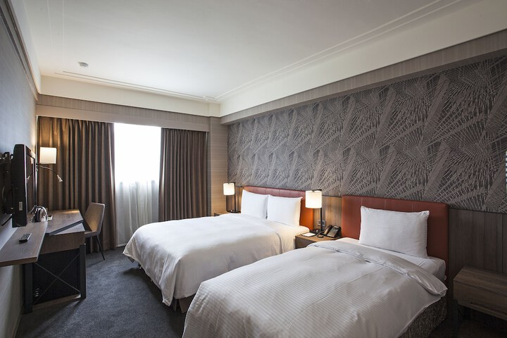Room 9 of 26