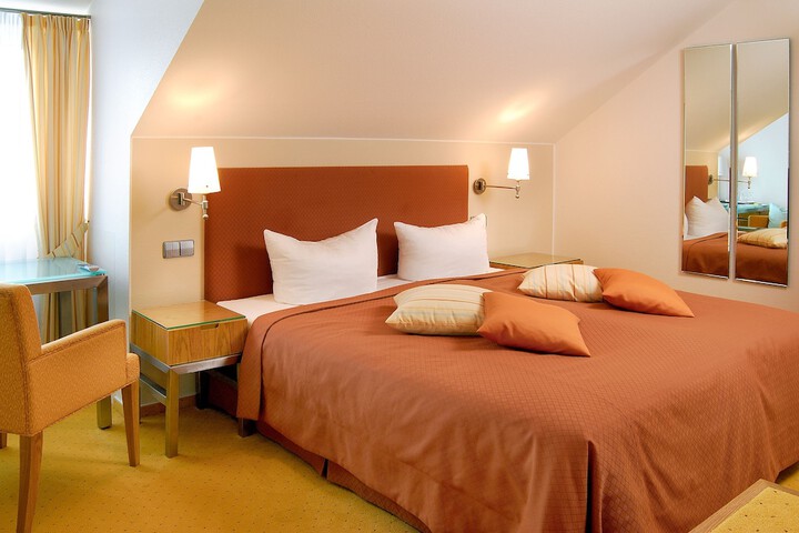 Room 2 of 61
