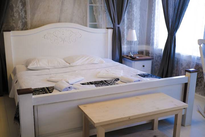 Room 2 of 79