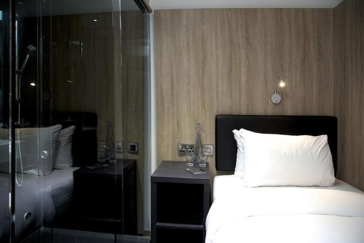 Room 11 of 39