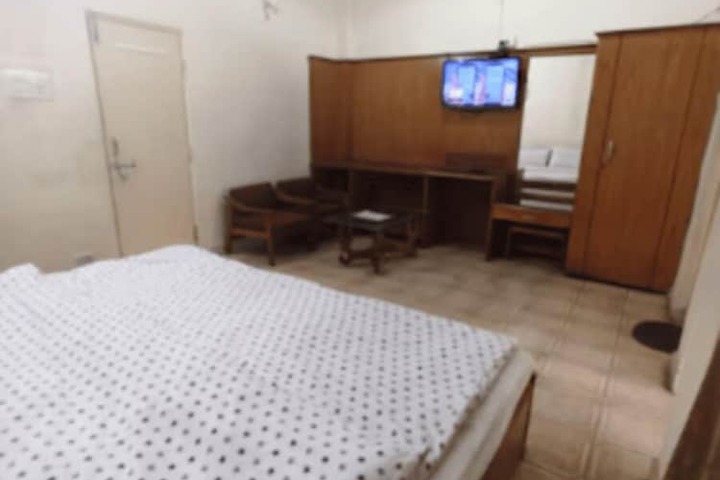 Room 8 of 14
