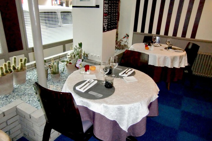 Dining 43 of 55