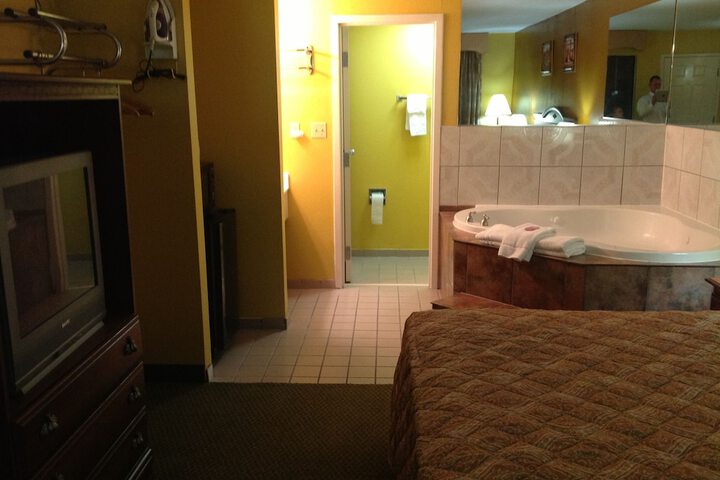 Room 16 of 36
