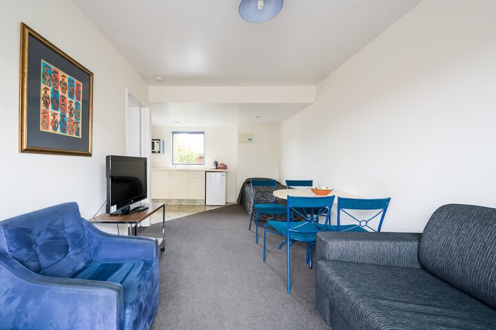 Room 16 of 36