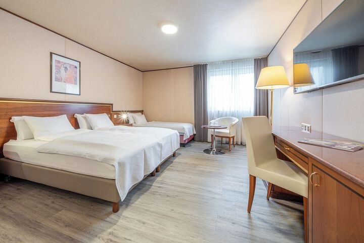 Room 32 of 104