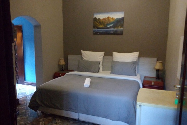 Room 6 of 33