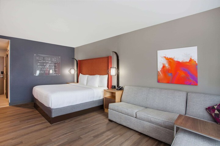 1 King Bed Accessible (7 of 19)