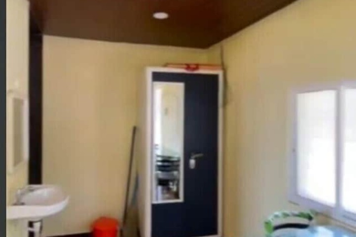 Room 8 of 18