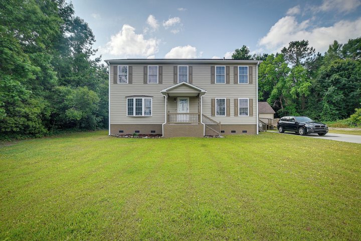 Group-friendly Myrtle Beach House w / Deck