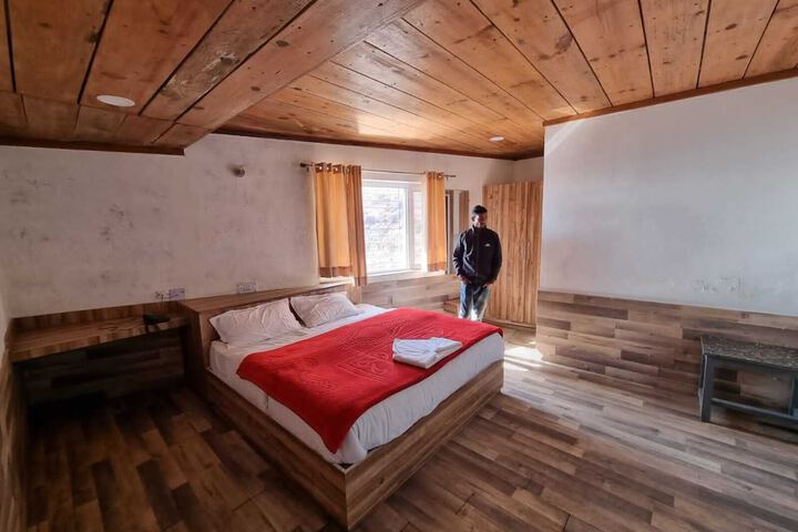 Room 3 of 8