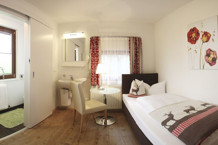 Room 2 of 52