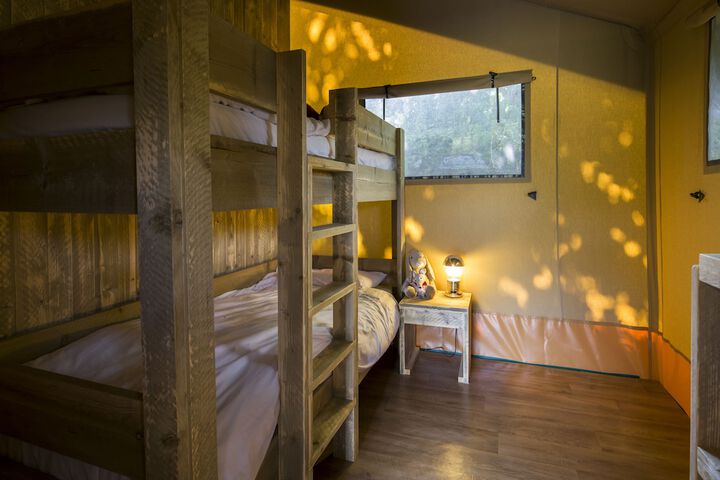 Room 11 of 210