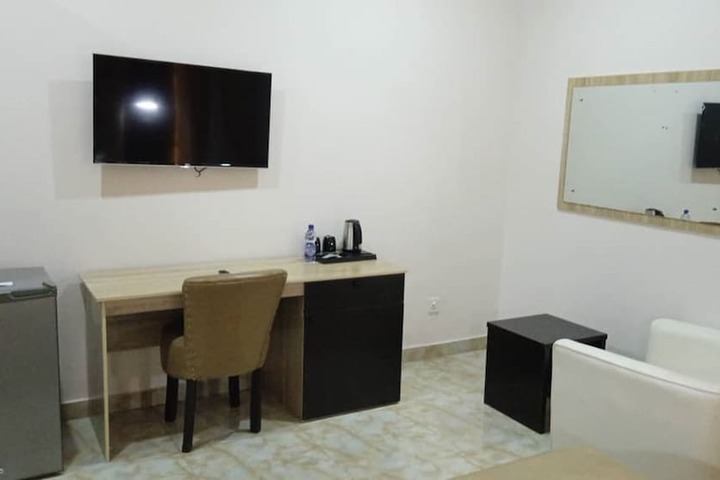 Room 7 of 33