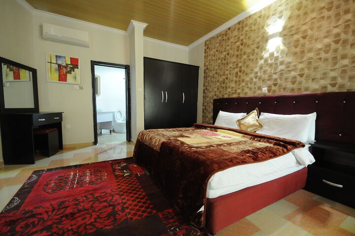 Room 7 of 35