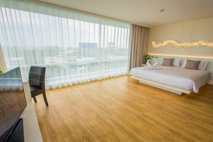 Room 28 of 61