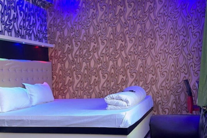 Room 5 of 19