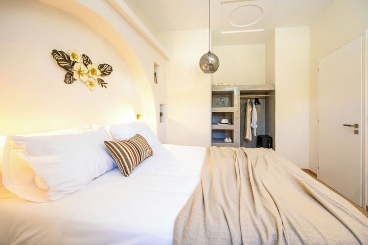 Room 28 of 114