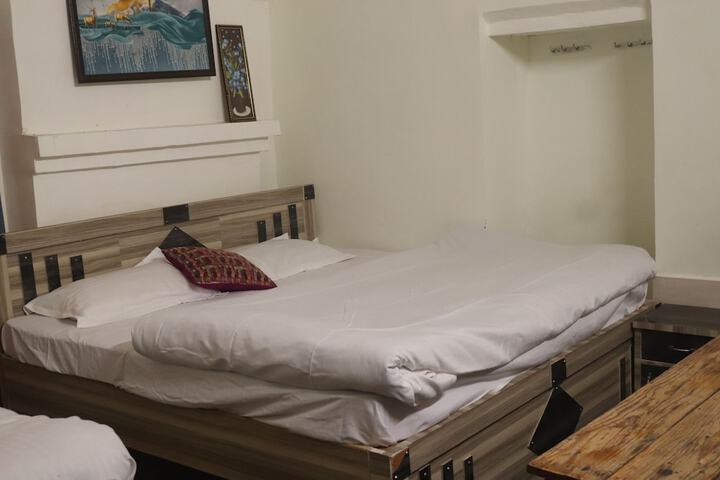 Room 6 of 17