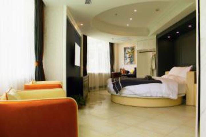 Room 9 of 11