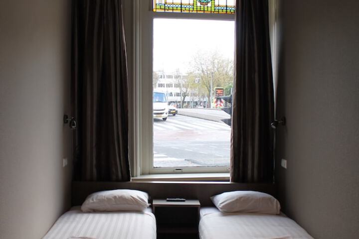 Room 14 of 34