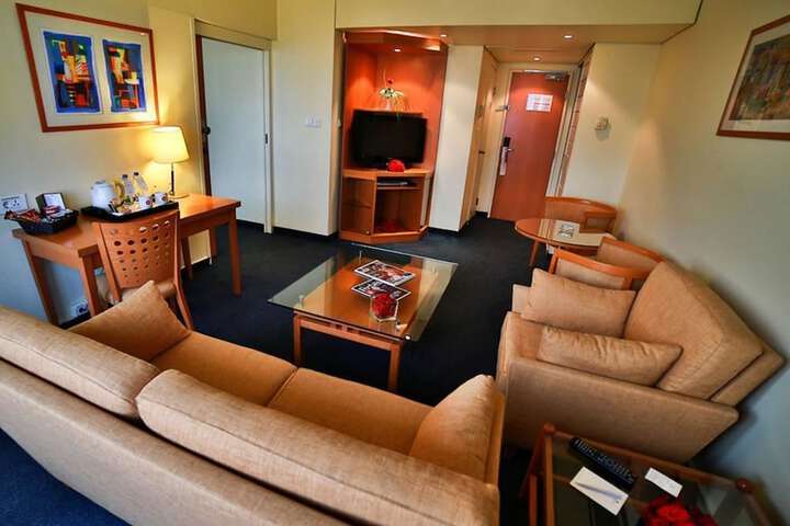 Room 16 of 66
