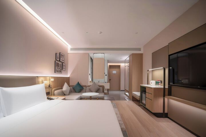 Room 19 of 82