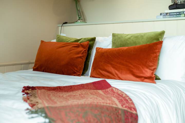 Room 2 of 52