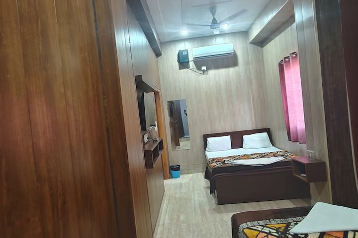 Room 16 of 28