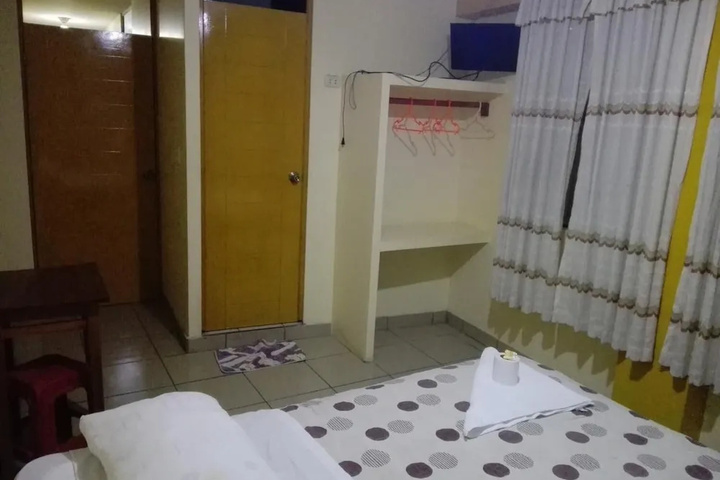 Room 5 of 18