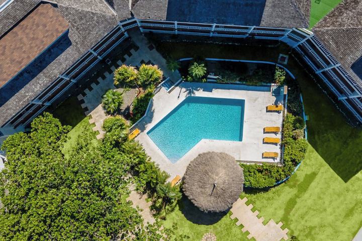 Pools & Facilities