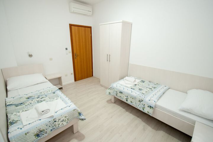 Room 3 of 20