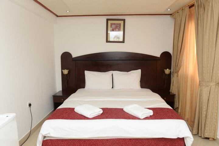 Room 14 of 37