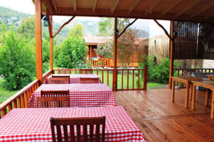 Dining 18 of 28