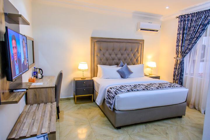Room 8 of 26