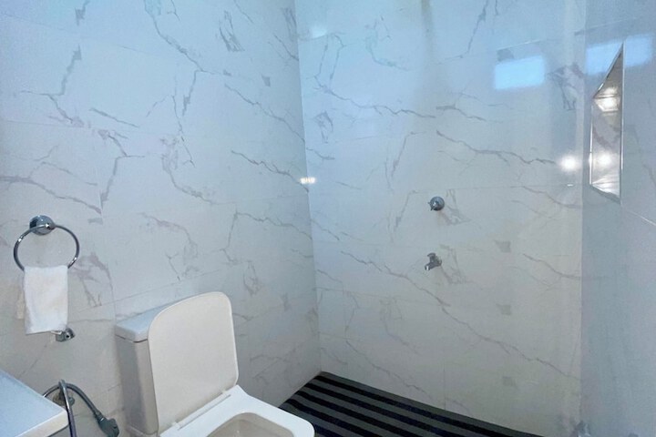 Room 4 of 72