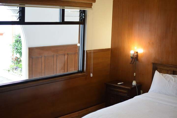 Room 32 of 77