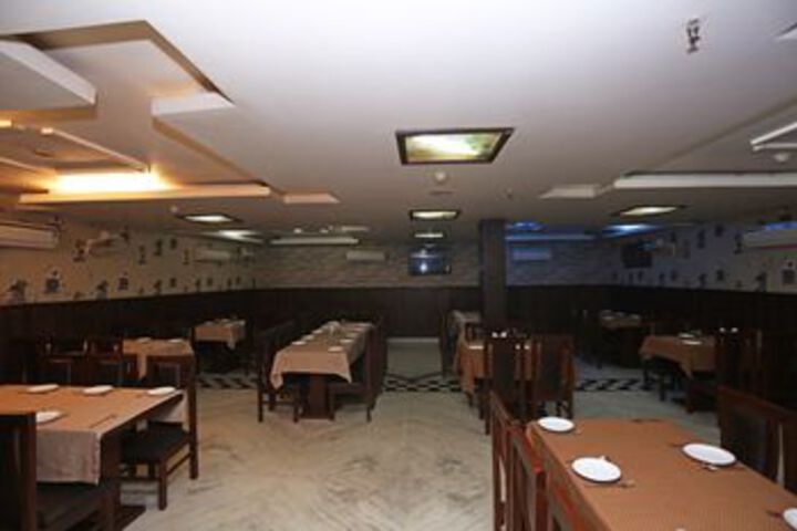 Dining 20 of 21
