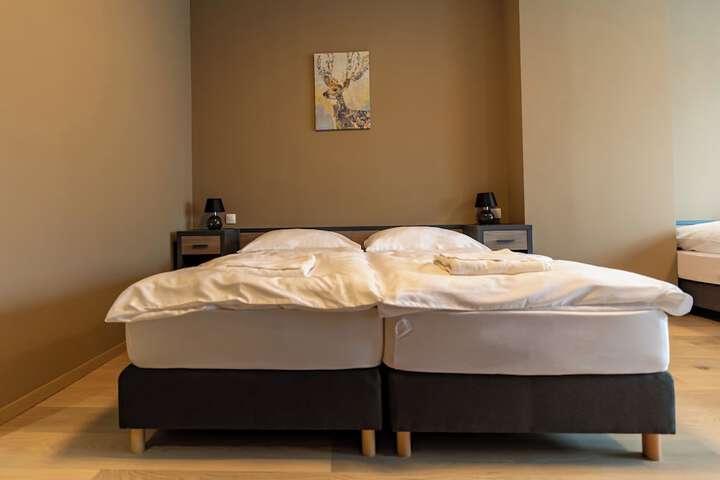 Room 6 of 40