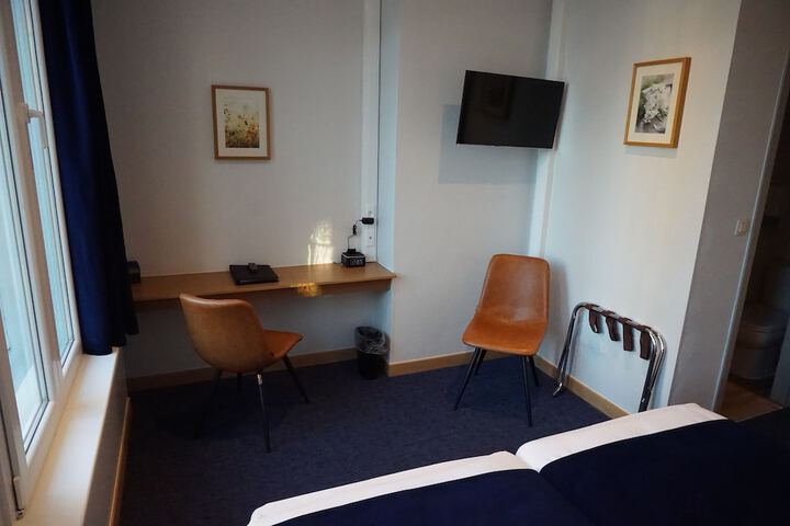 Room 25 of 112