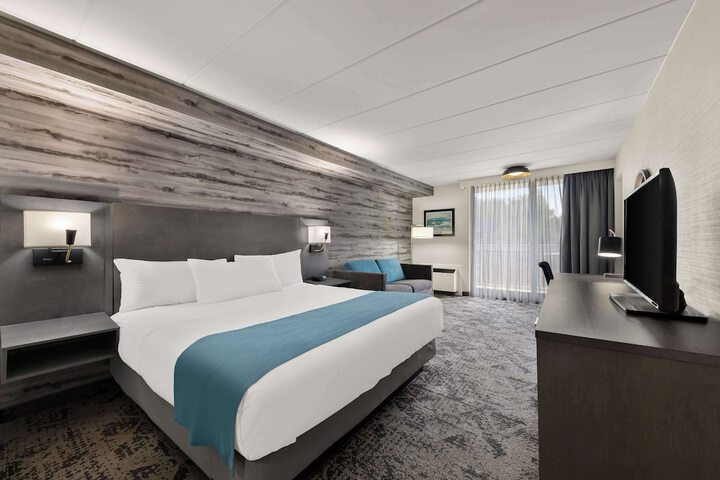 Room 14 of 76