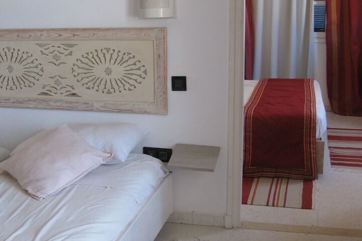 Room 25 of 74