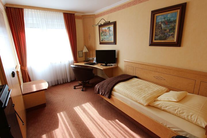 Room 6 of 71