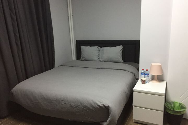Room 5 of 18